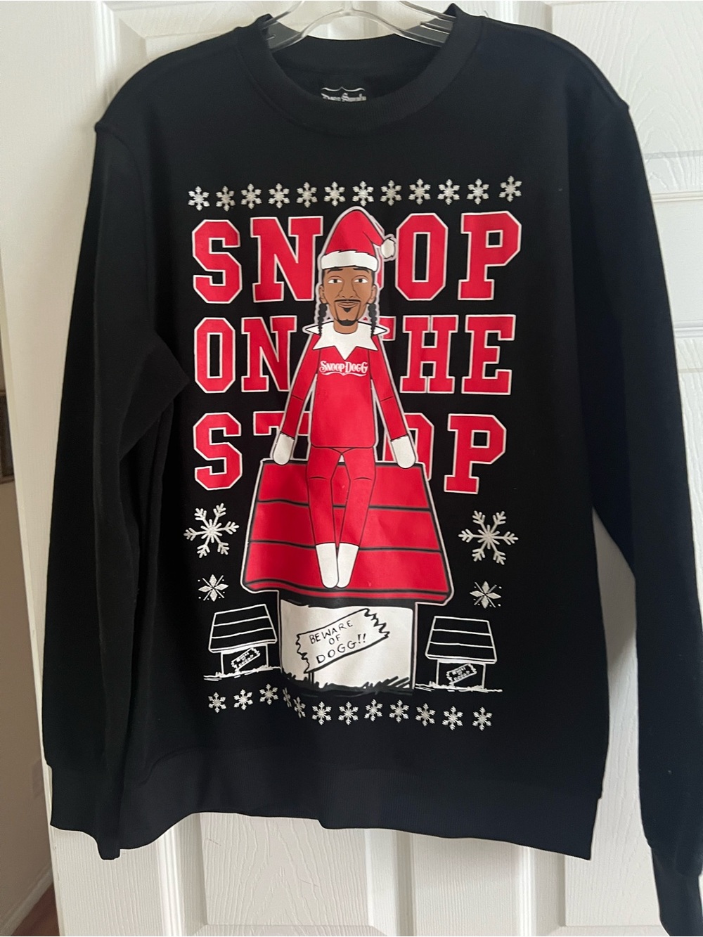 Dogg Supply Snoop Dogg "Snoop On the Stoop" Christmas Sweatshirt Adult Small